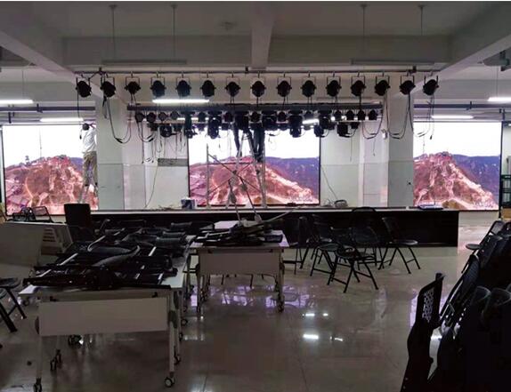 岳峰小學新校區(qū)室內P3全彩顯示屏